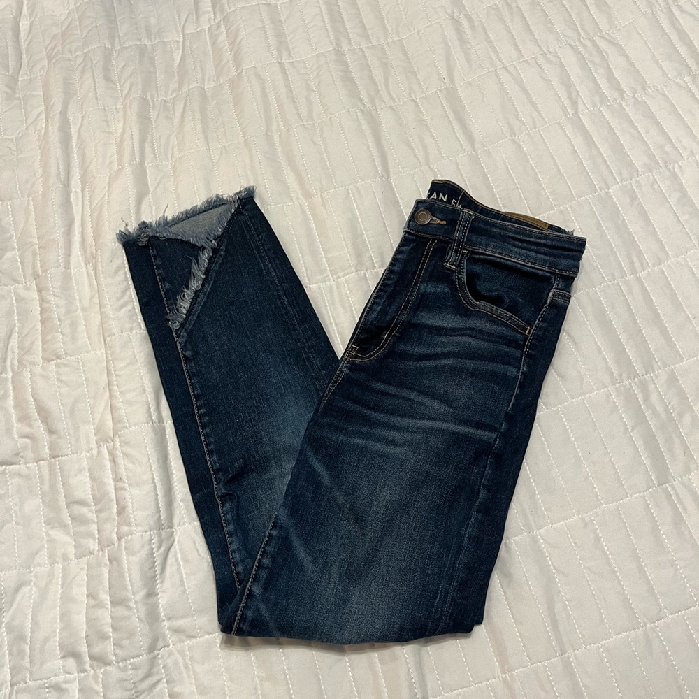 American Eagle dark wash super hi rise jegging crop size 4 short